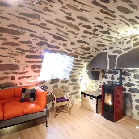 Holiday home Ancien Buron Isole Au Coeur Du Parc Des Volcans, Cheminee, Internet, Jardin, Randonnees - Fr-1-742-543 *